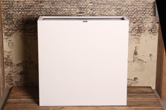 High flowerbox white